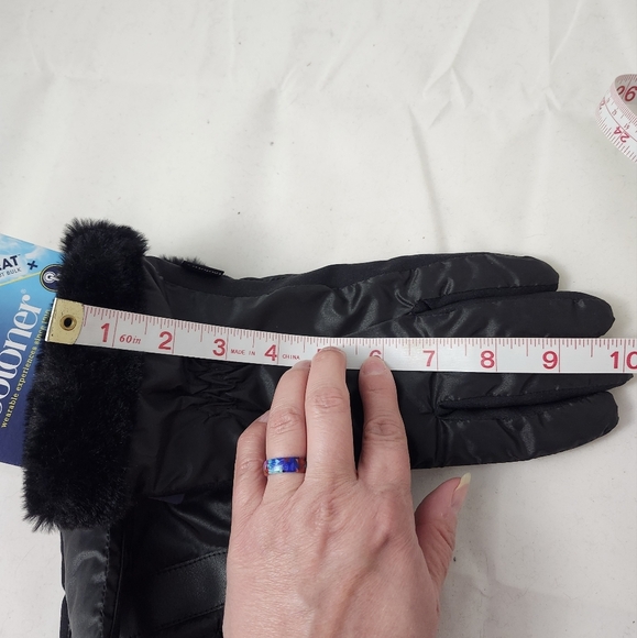 Isotoner Sleek Heat Women's Black Glove L/XL - Picture 11 of 12